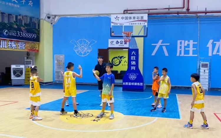 广东河源体彩少儿篮球培训班：结营不散场，梦想正启航
