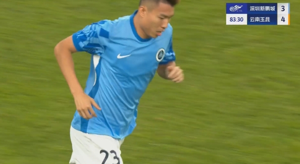 再扳一球！杨一鸣头球砸中李松益入网，新鹏城仍3-4落后玉昆