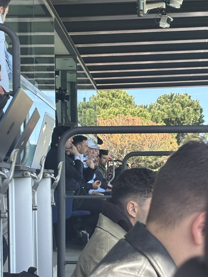 总教头督战！安切洛蒂携皇马教练组成员观战U19马德里德比