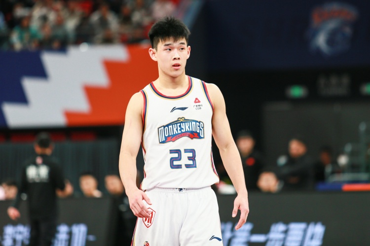 关键两罚很稳！林葳替补21中12砍下36分6板6助