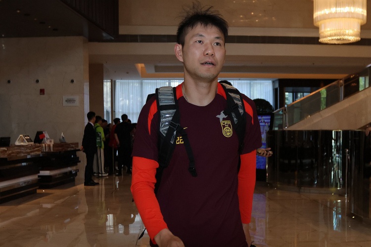 李源一3次助攻位居助攻榜榜首，李璇：再看伊万发言觉得有种错乱