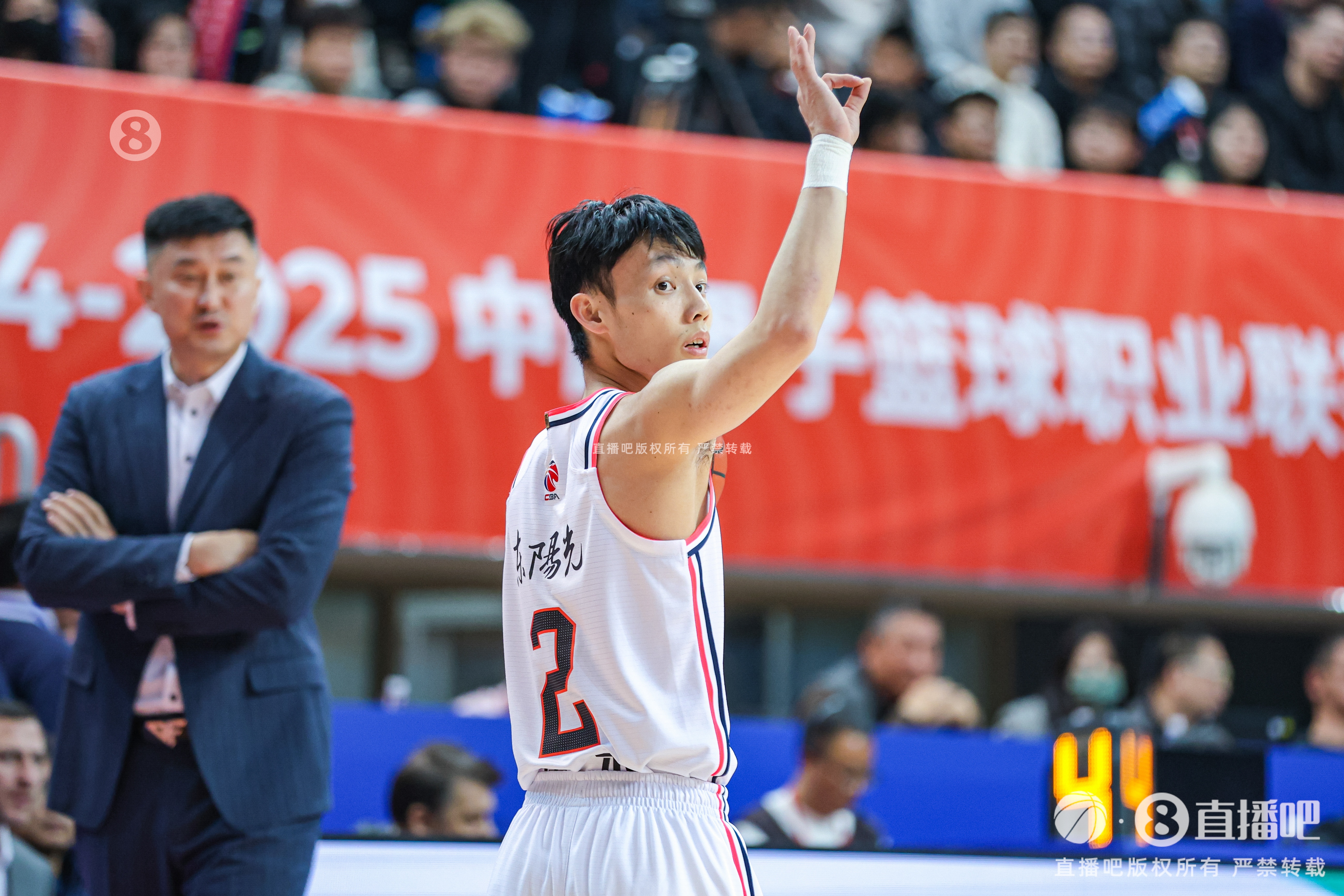 轻松加轻松！徐杰出战仅28分钟 8中5拿到12分3板5助3断 正负值+21