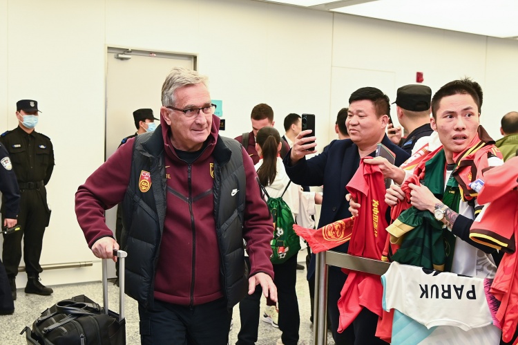苏媒：国足仍有争第二希望，但真的不能再“守”下去了