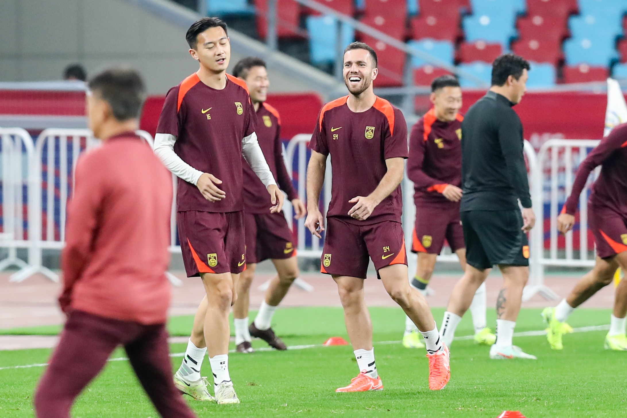 DeepSeek预测：国足1-2小负，有望借助主场优势1-1逼平澳大利亚